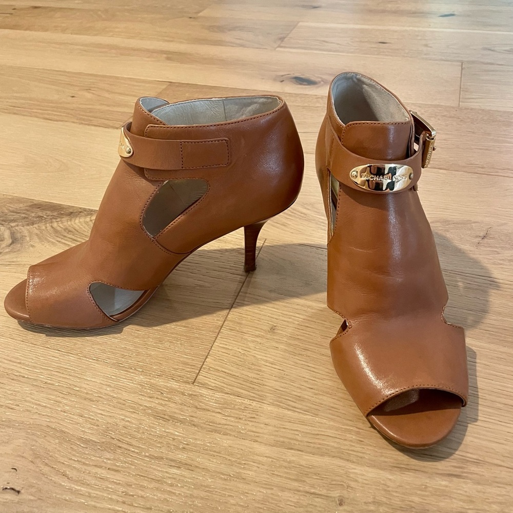 Michael Kors Shoes Size 8